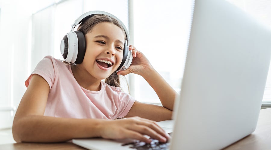 Criança estuda idiomas com o Berlitz