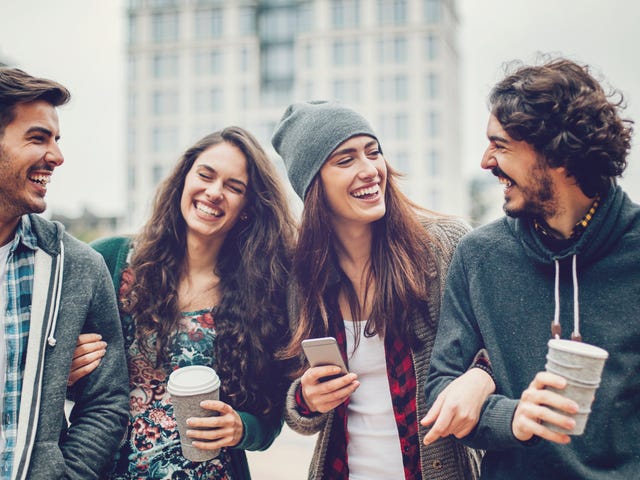 Jovens fazem preparatório para testes de proficiência em inglês.