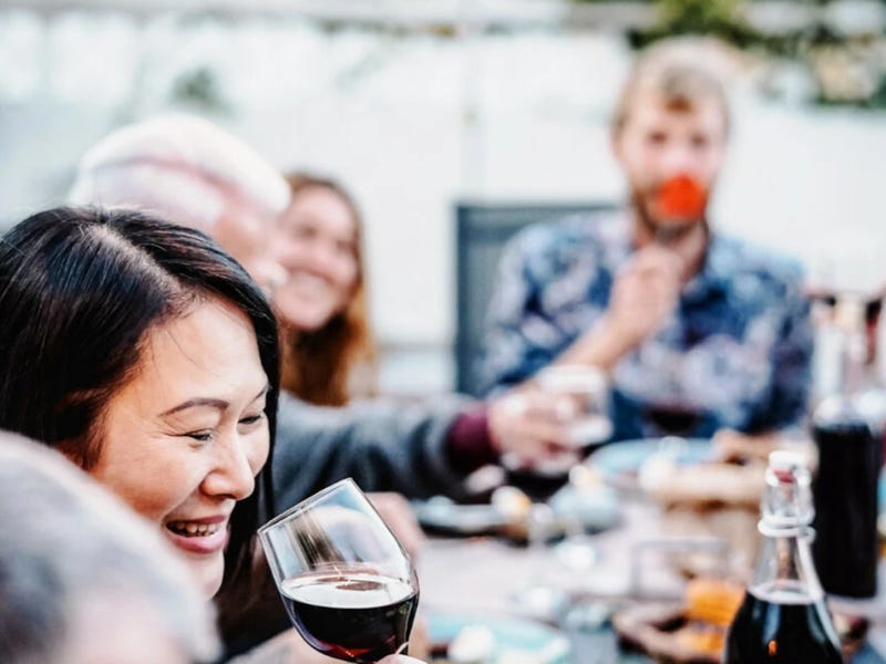 Colegas festejam feriados na Alemanha com vinho