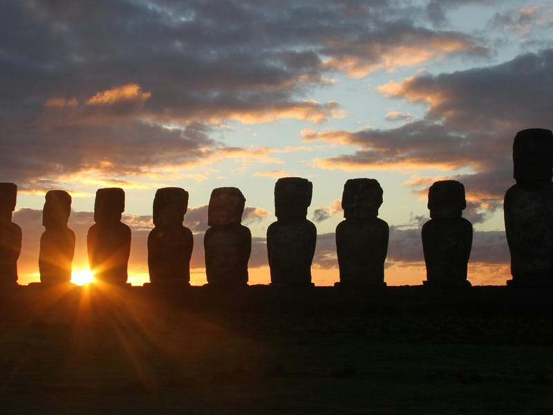 Moais na Isla de Pascua, no Chile, onde se fala o espanhol chileno.