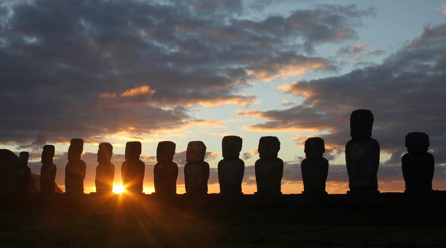 Moais na Isla de Pascua, no Chile, onde se fala o espanhol chileno.