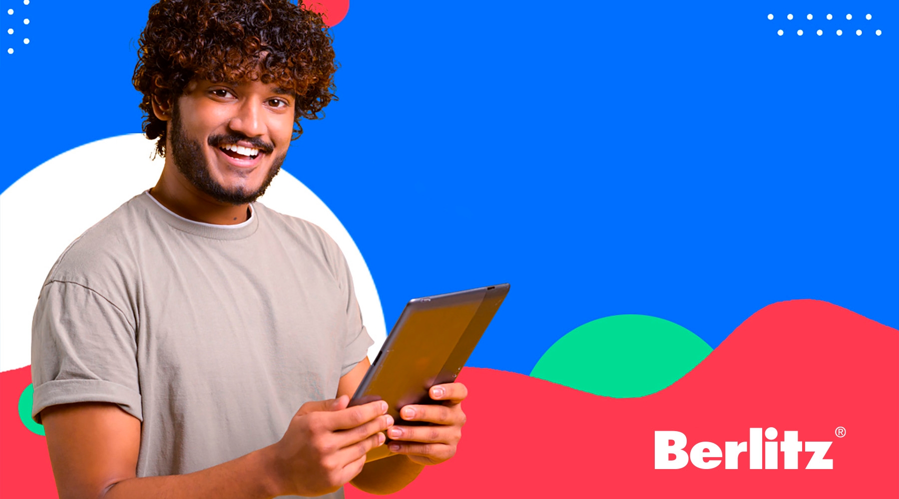 Homem estuda o processo de aprendizagem no inglês.