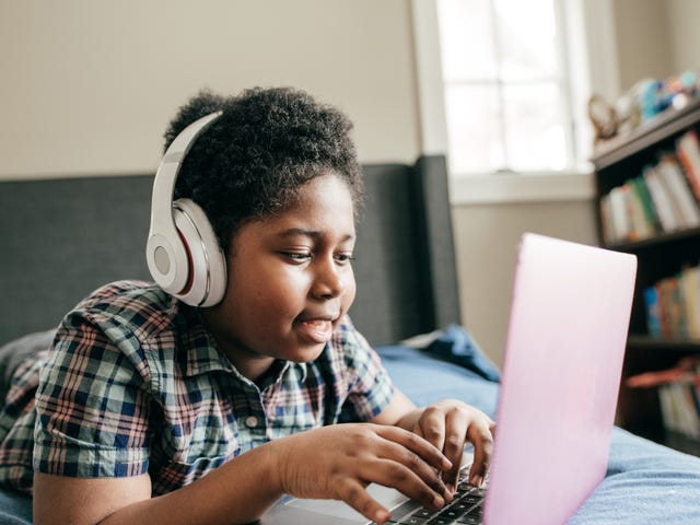 Criança aprenda espanhol com as aulas virtuais do Berlitz
