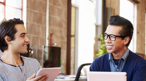 Funcionários estudam idiomas na empresa com o curso para negócios do Berlitz