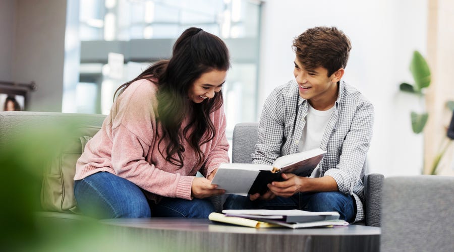 Inglês para crianças e adolescentes no Berlitz tem apoio de instrutores capacitados.