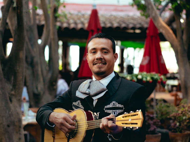 Homem mexicano falando de frases e palavras mexicanas divertidas