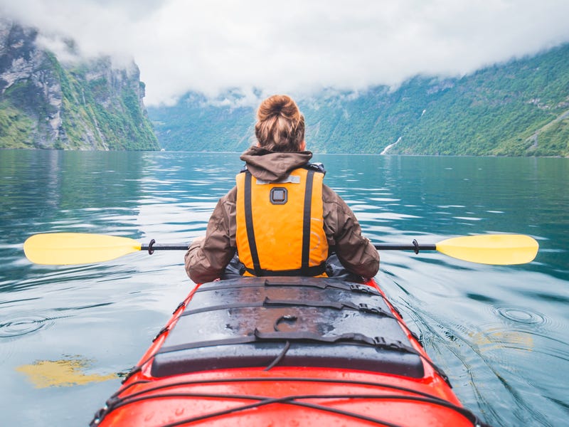 Turista aprecia o meio ambiente em inglês