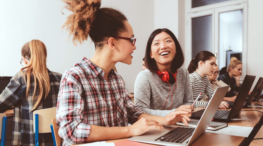 Bilíngues aproveitam oportunidades de trabalho no mercado