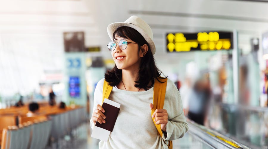 mulher falando as horas em espanhol