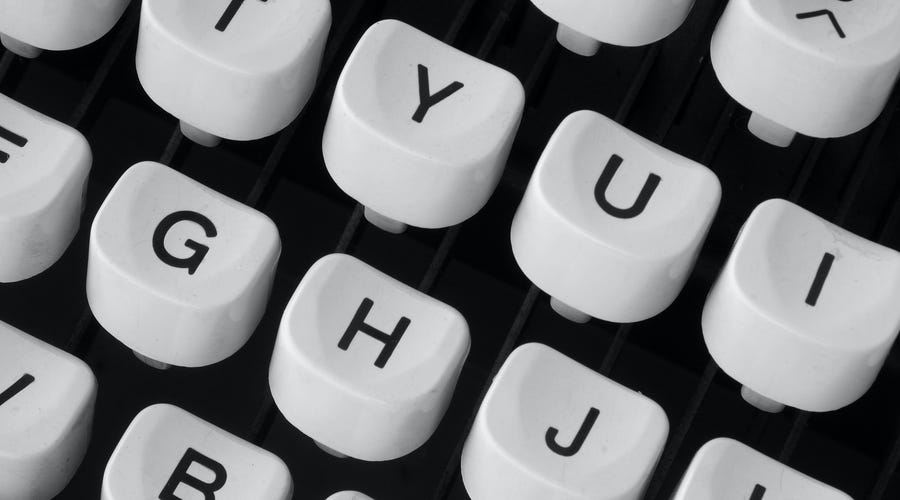 letras do alfabeto espanhol em máquina de escrever