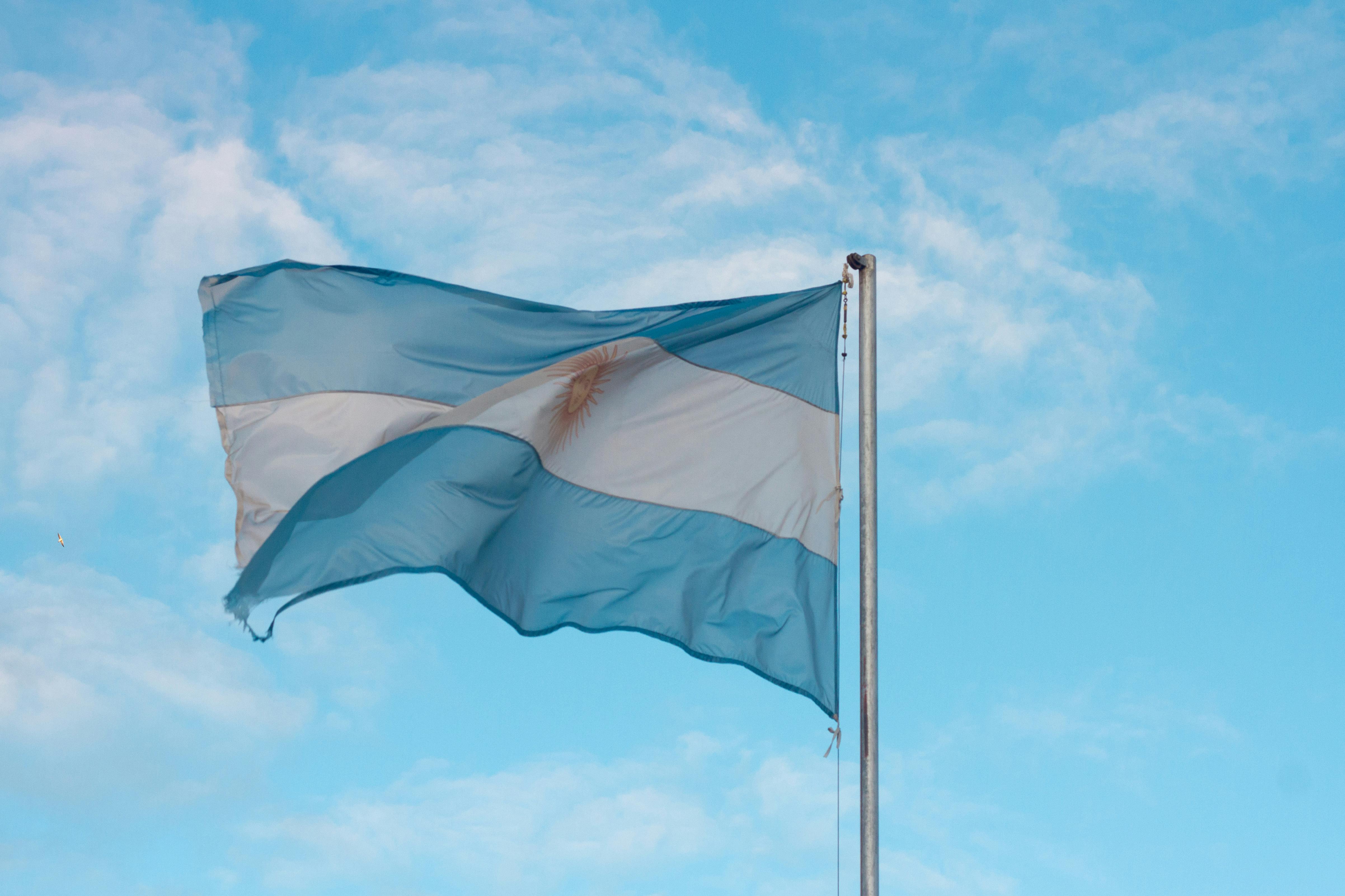 Bandeira da Argentina, país onde ficam localizadas as estátuas da Mafalda.