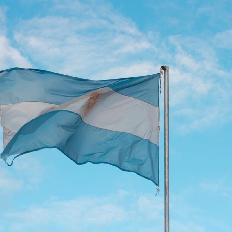 Bandeira da Argentina, país onde ficam localizadas as estátuas da Mafalda.