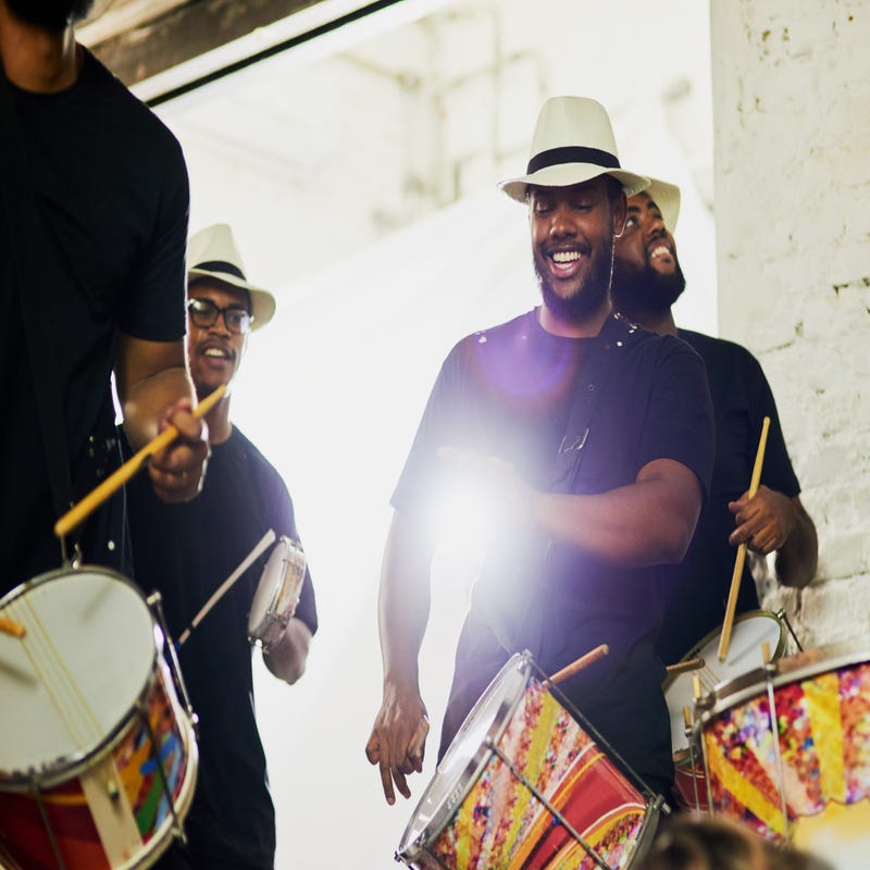 Grupo de musicistas comemora o Carnaval fora do Brasil