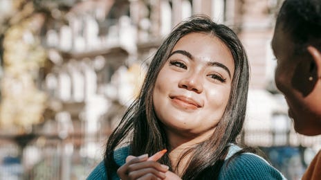 Estudantes aprendem com conteúdos do Berlitz.