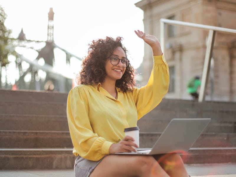 como dizer tchau em espanhol