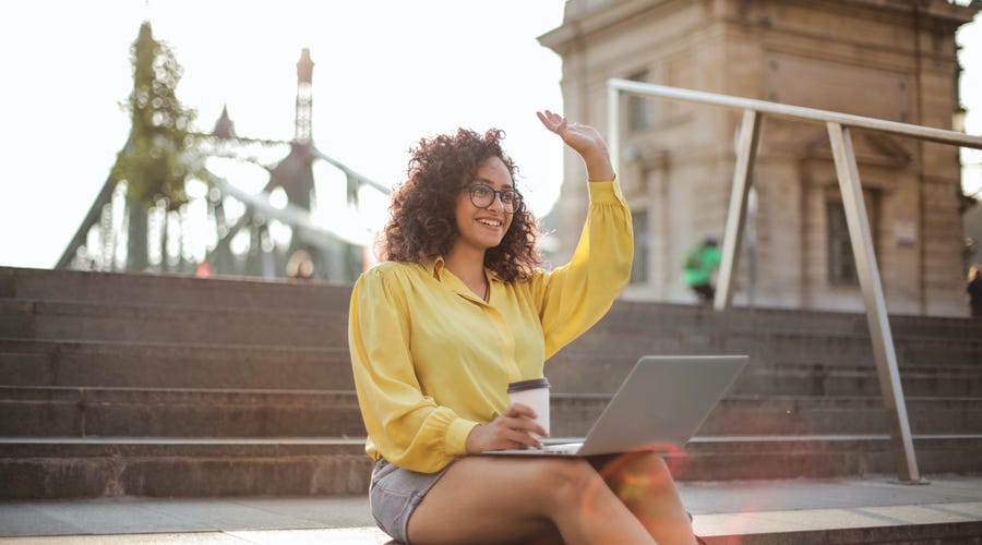 como dizer tchau em espanhol