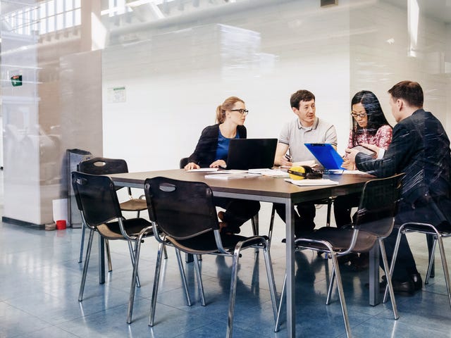 Equipe discute KPIs da empresa.