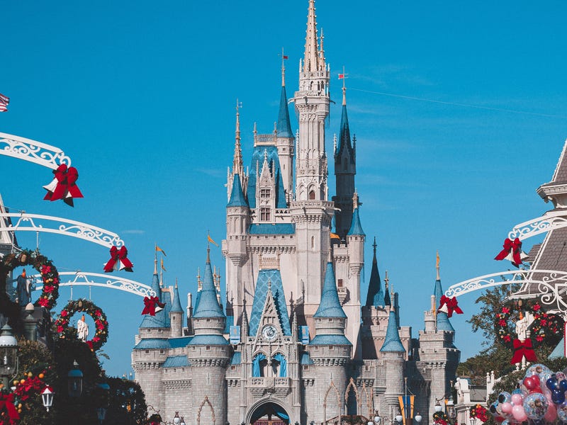 Turistas andam por parque da Disney em Orlando