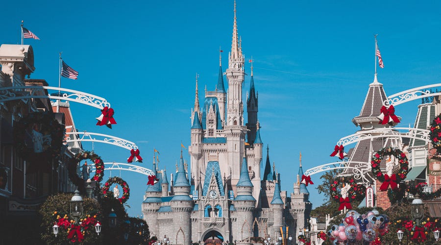 Turistas andam por parque da Disney em Orlando