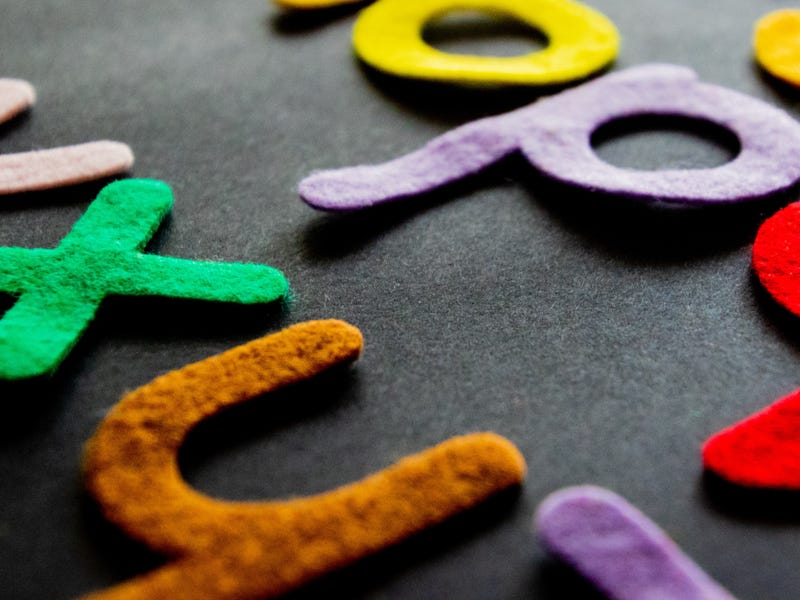 letras do alfabeto italiano em cima de quadro preto