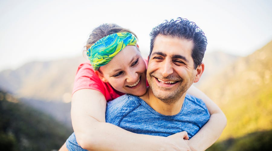 casal dizendo eu te amo em espanhol