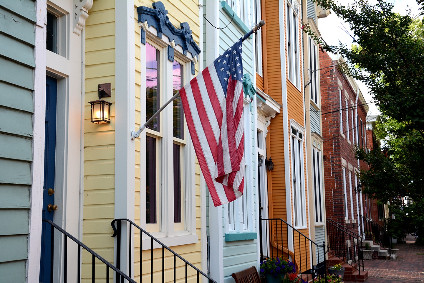 Bandeira americana hasteada em uma casa de família participante do intercâmbio Estados Unidos.