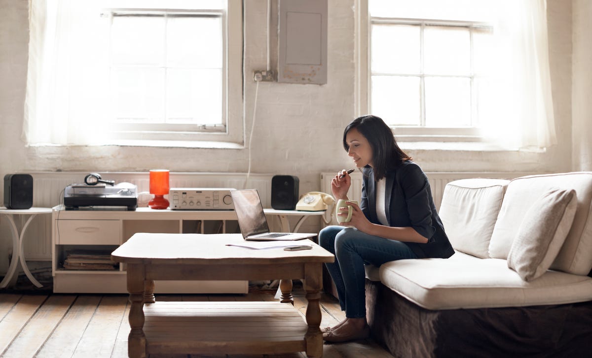 Mulher aprende a falar alemão em São Paulo com o Berlitz