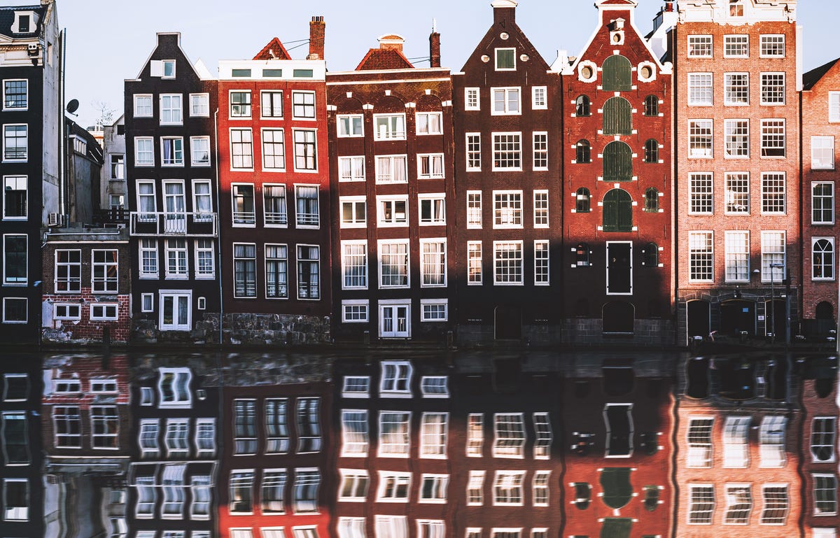 conjunto de casas estilo holandesa