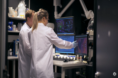 Researchers examine imaging in the ACRF INCITe Centre at the Garvan Institute of Medical Research