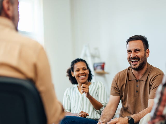 People sitting in a circle and learning a language with Berlitz Saudi Arabia
