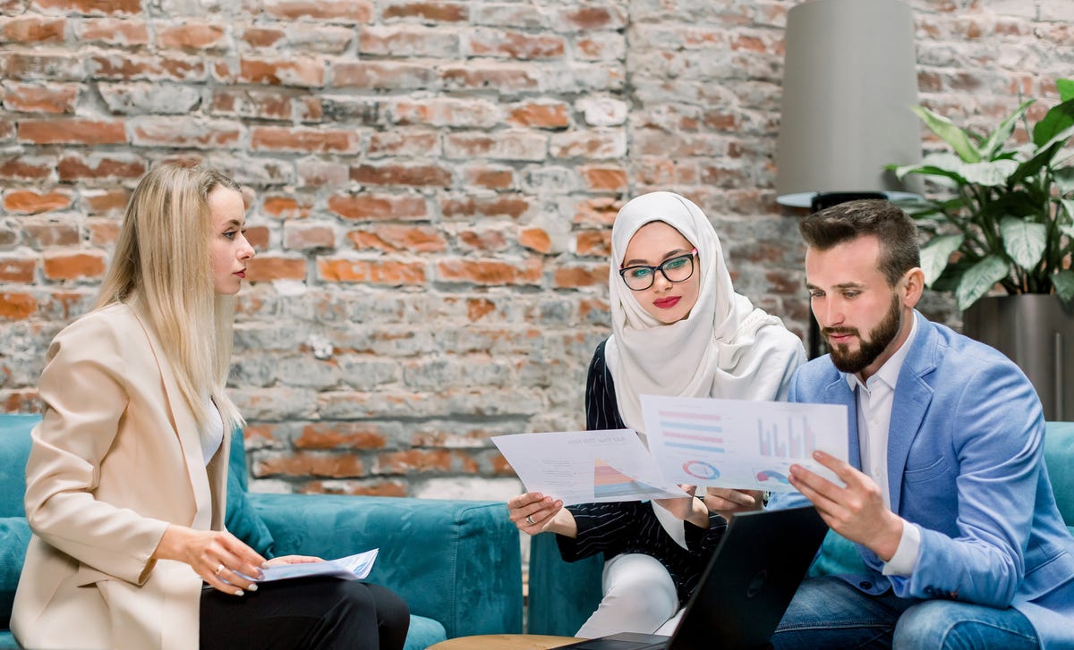 Employees attending corporate training services with Berlitz Saudi Arabia