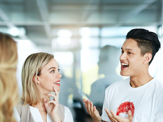 Employees talking to each other in German after their business German lesson with Berlitz Saudi Arabia