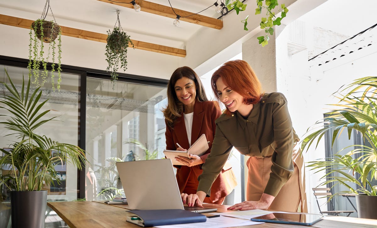 two women in their workplace preparing for a presentation in German using the skills they learned in Berlitz's German language classes