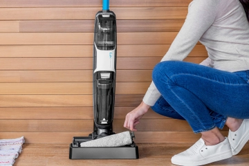 CrossWave and Brushroll in storage tray