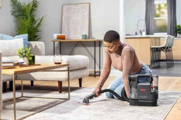 Using Little Green Smartmix Portable Carpet Cleaner to clean area rug