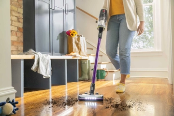 CleanView XR 300 vacuuming dirt from hard flooring