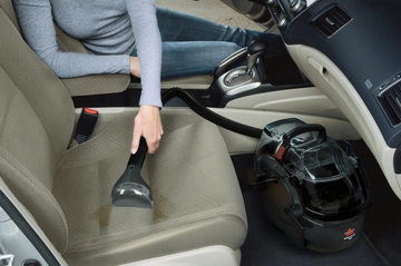 Using SpotClean Pro Portable Carpet Cleaner to clean car interior