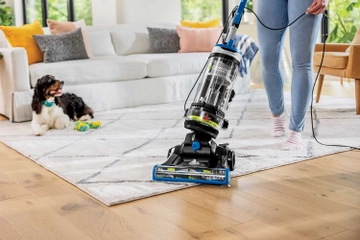 CleanView Swivel Rewind Vacuum moving from area rug to hard flooring. 
