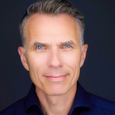 Headshot of Rob van der Veer