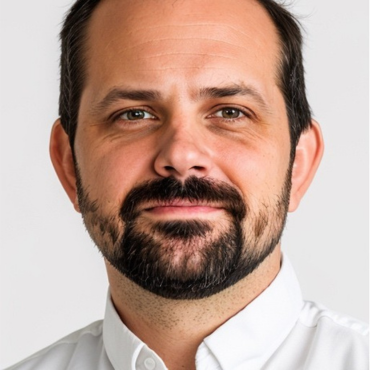Headshot of Alexander Mackie
