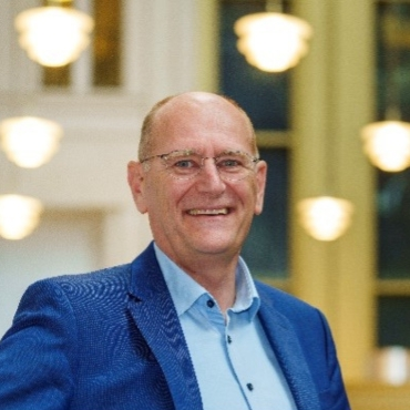 Headshot of Hans De Vries