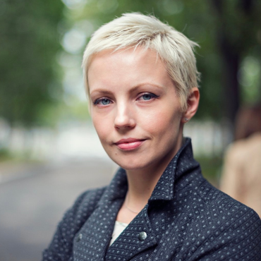 Headshot of Helen  Oakley