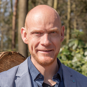 Headshot of Rob van Os