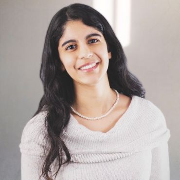 Headshot of Devanshi Agnihotri