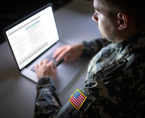 470x382_DoD_Soilders_Computer.jpg 470x382_DoD_Soilders_Computer.jpg
