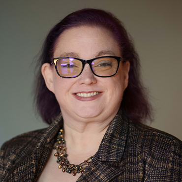Headshot of Rebecca Arnett