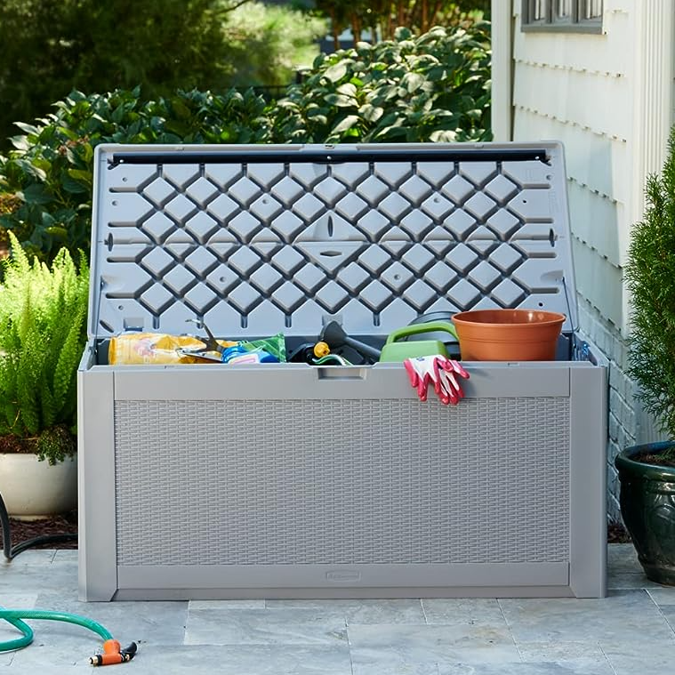 Rubbermaid 134Gallon Deck Box 124