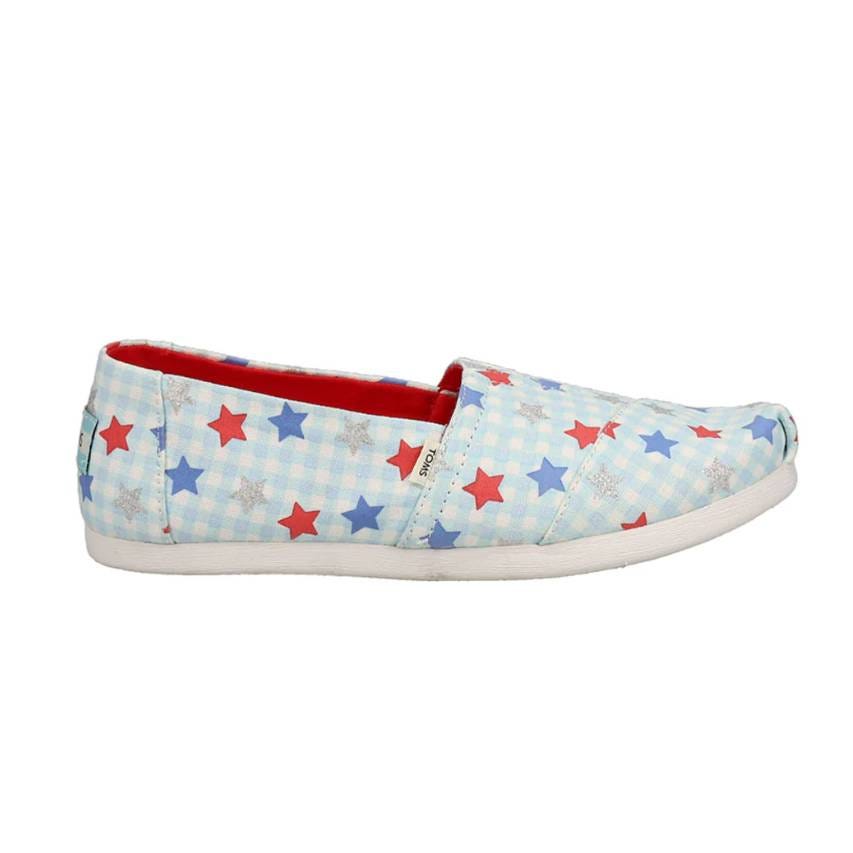 A single casual slip-on shoe with a blue backdrop featuring a pattern of red and light blue stars.