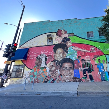 A mural on the side of a building in Chicago