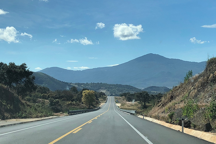 Open road with mountains near El Rosario